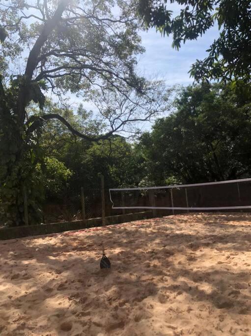 Chácara Linda e Aconchegante com 300mega Internet, Quadra Beach Tennis e Mesa de Sinuca
