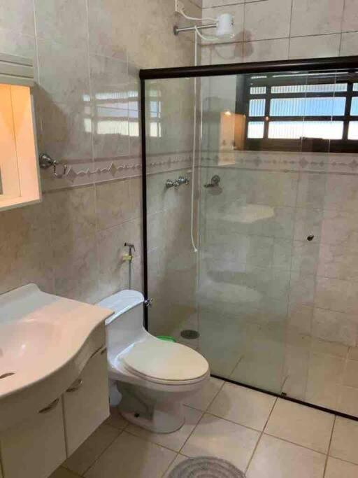 Chácara Linda e Aconchegante com 300mega Internet, Quadra Beach Tennis e Mesa de Sinuca