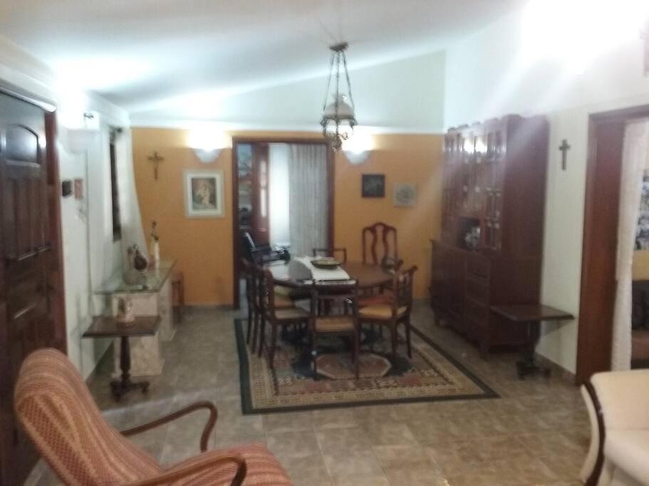 Chácara Linda e Aconchegante com 300mega Internet, Quadra Beach Tennis e Mesa de Sinuca