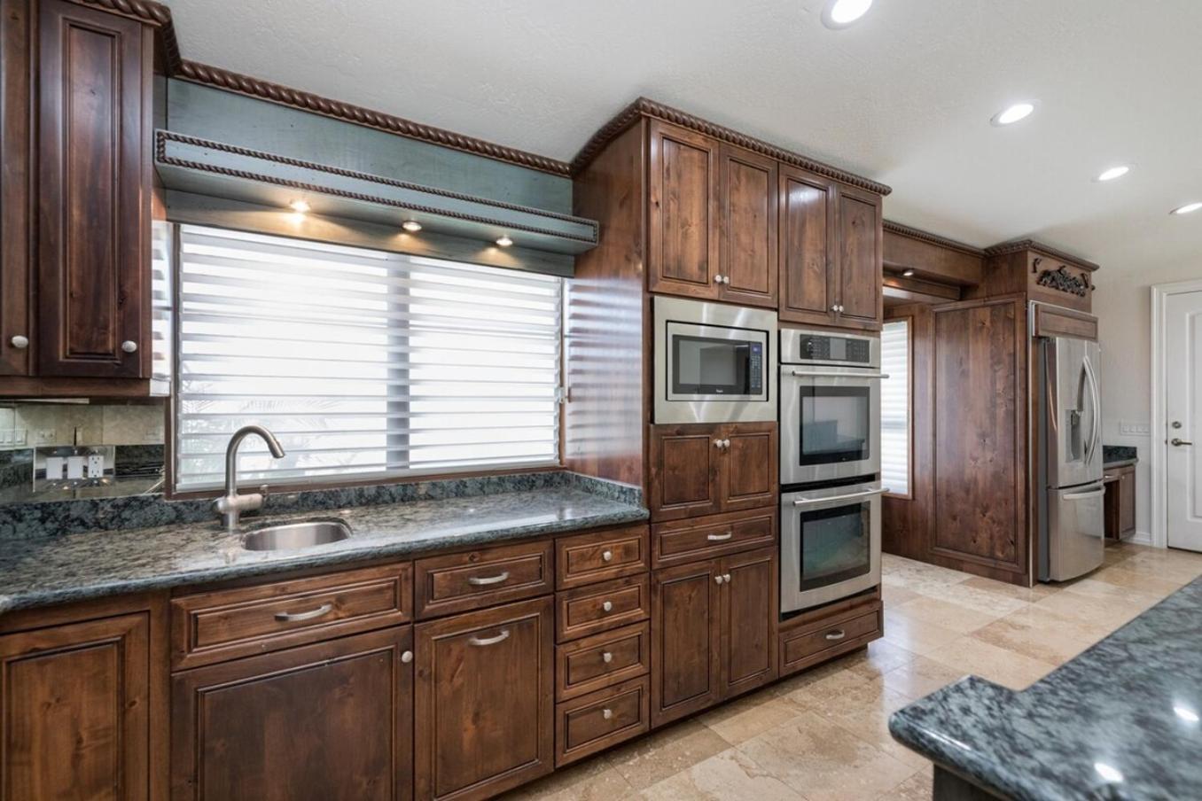 Private Executive Home, Pet Friendly, Walkable view 3