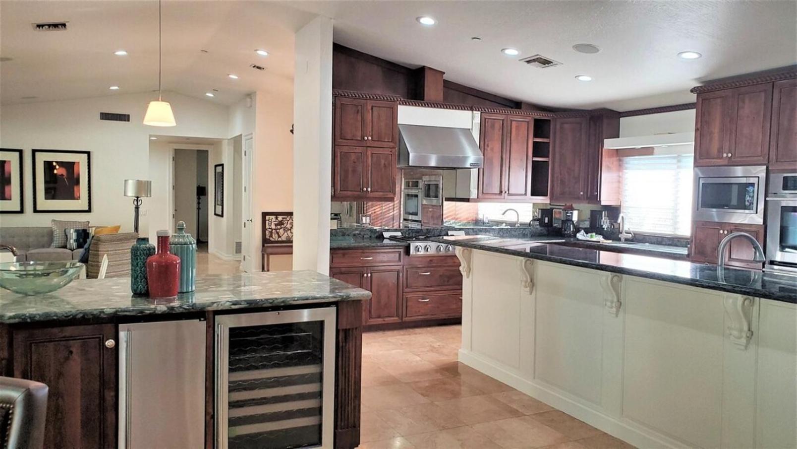 Private Executive Home, Pet Friendly, Walkable view 4