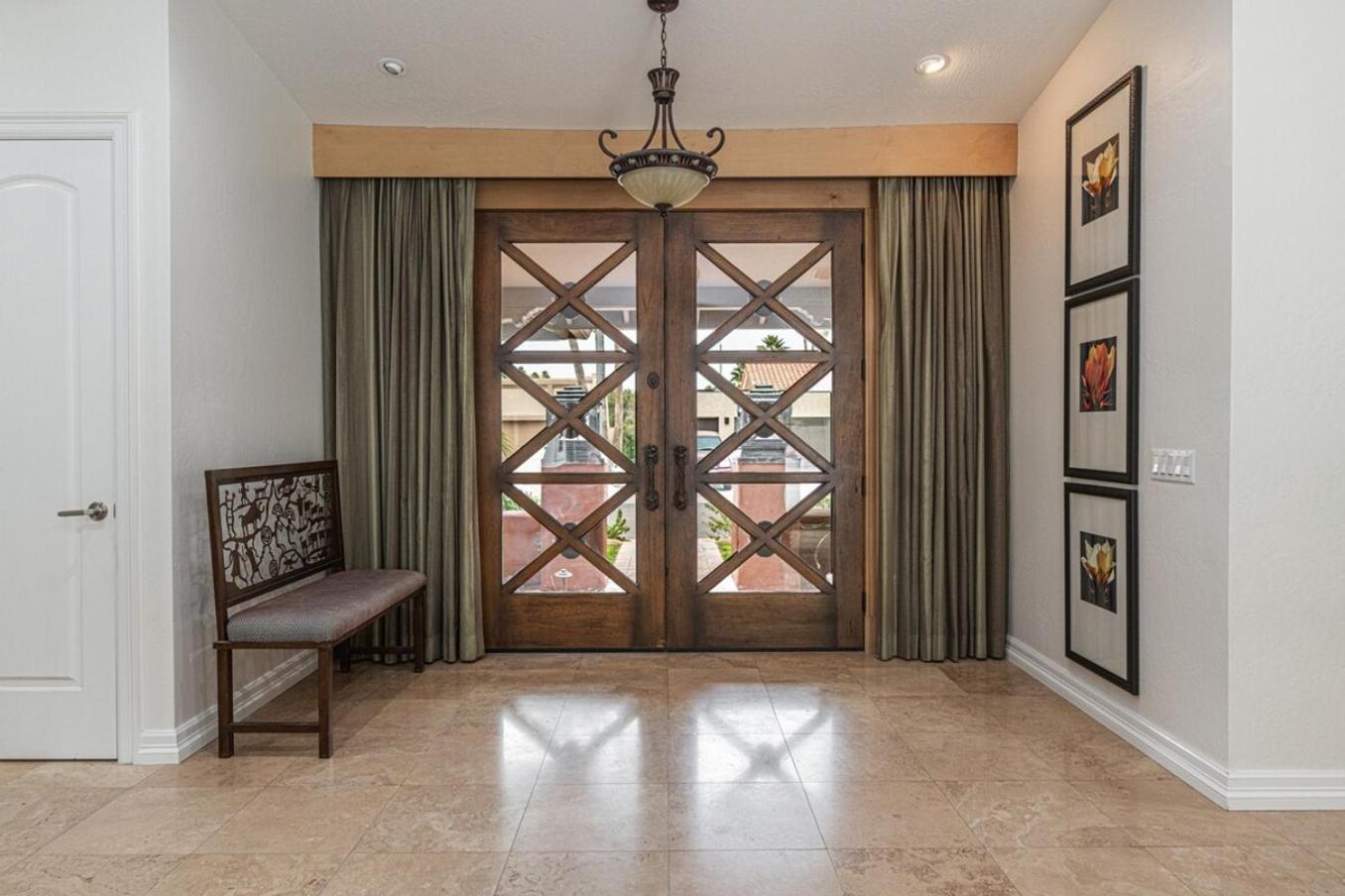 Private Executive Home, Pet Friendly, Walkable view 5