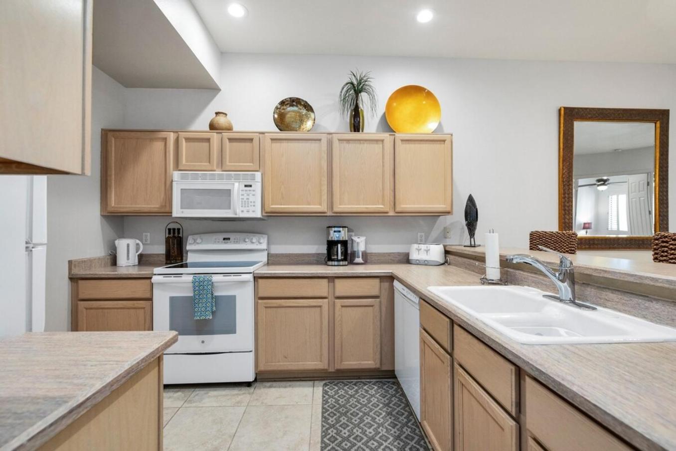 Pool-Side, 1st Flr, Lake Subd-Trail, Walk 2 Dining view 5