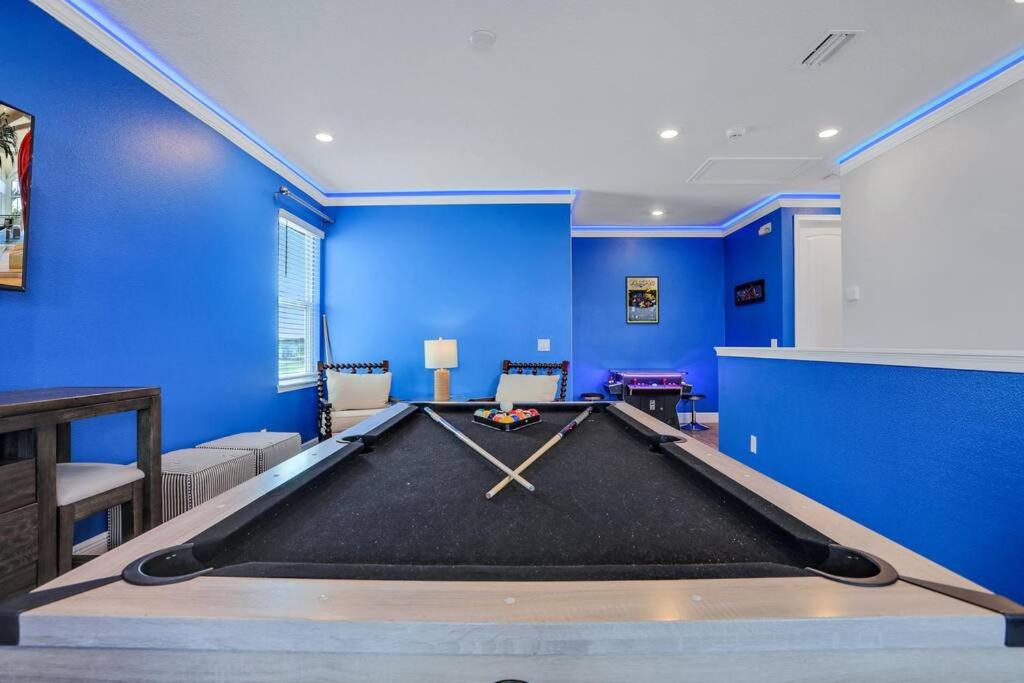 Margarita Manor - 8 Bedroom Pool - Spa Home with Amazing Sunset & Arcade