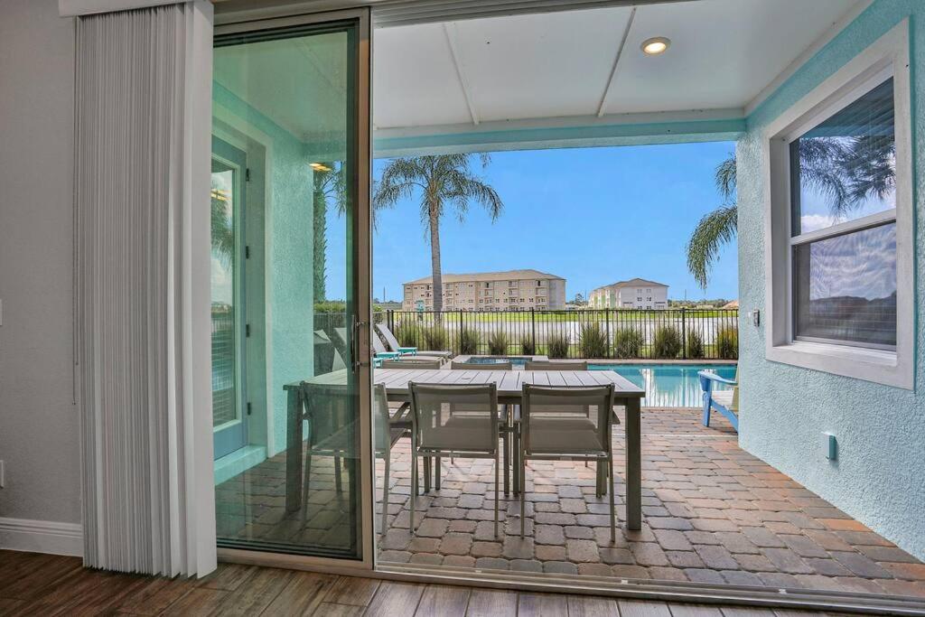Margarita Manor - 8 Bedroom Pool - Spa Home with Amazing Sunset & Arcade