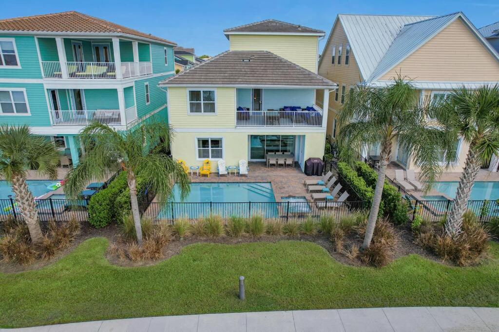Margarita Manor - 8 Bedroom Pool - Spa Home with Amazing Sunset & Arcade