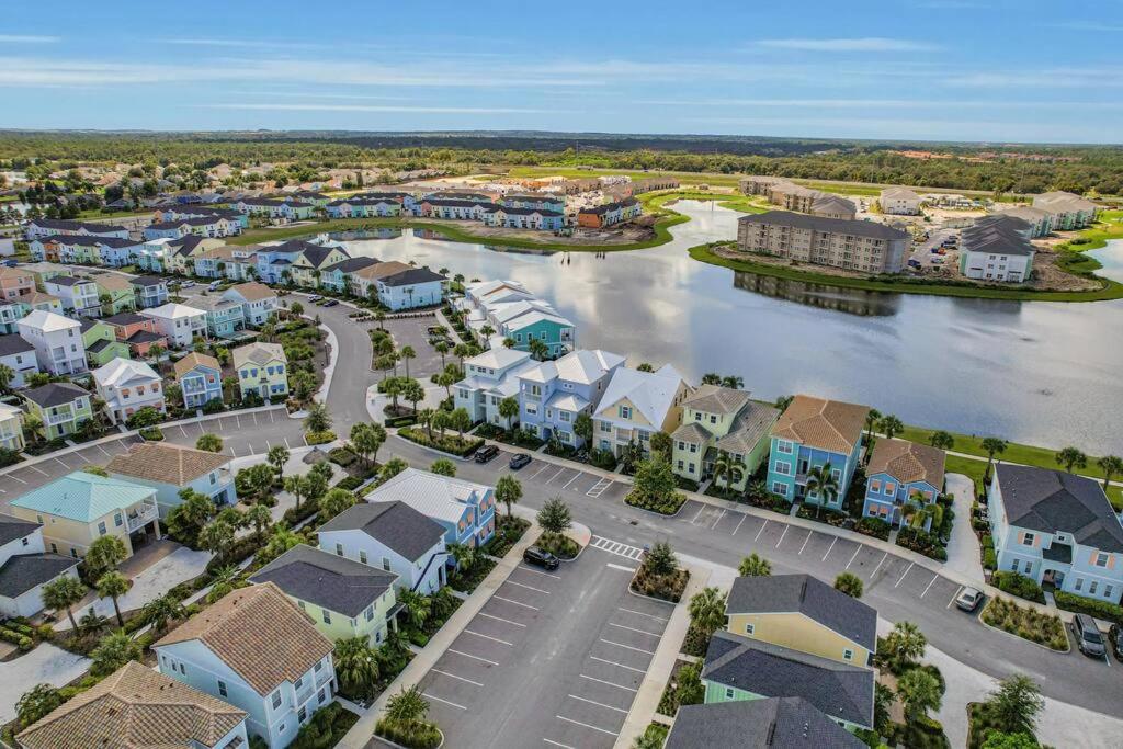 Margarita Manor - 8 Bedroom Pool - Spa Home with Amazing Sunset & Arcade
