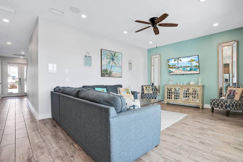 Margarita Manor - 8 Bedroom Pool - Spa Home with Amazing Sunset & Arcade