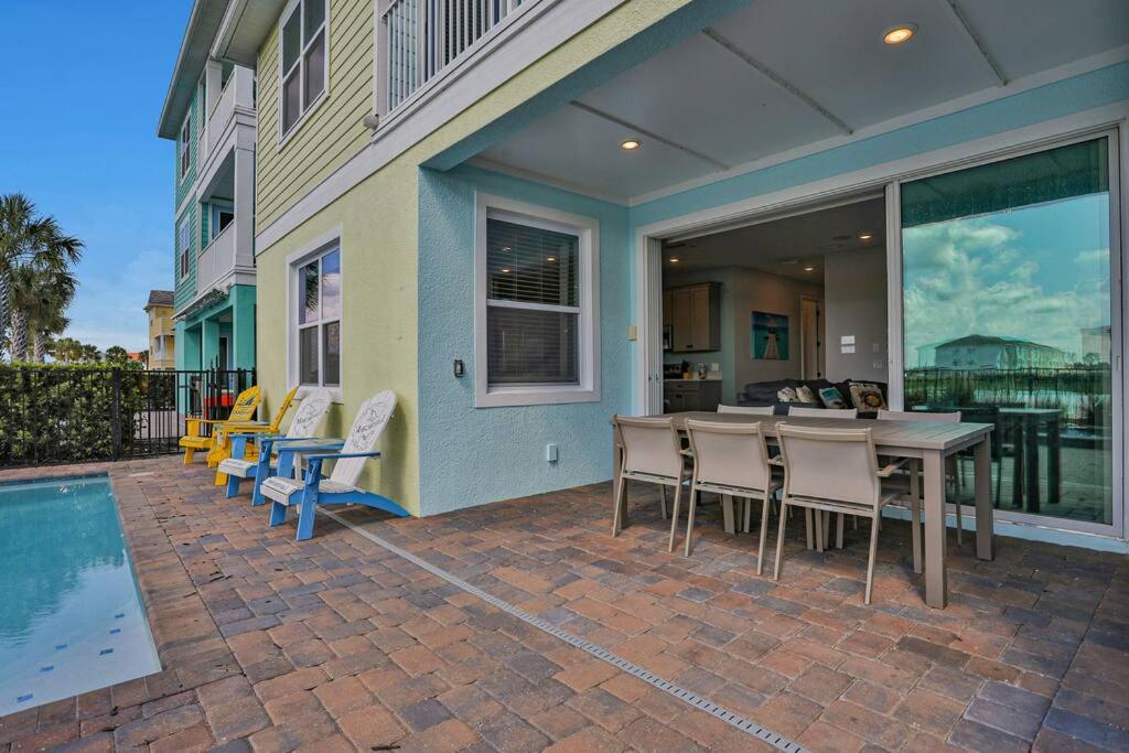 Margarita Manor - 8 Bedroom Pool - Spa Home with Amazing Sunset & Arcade