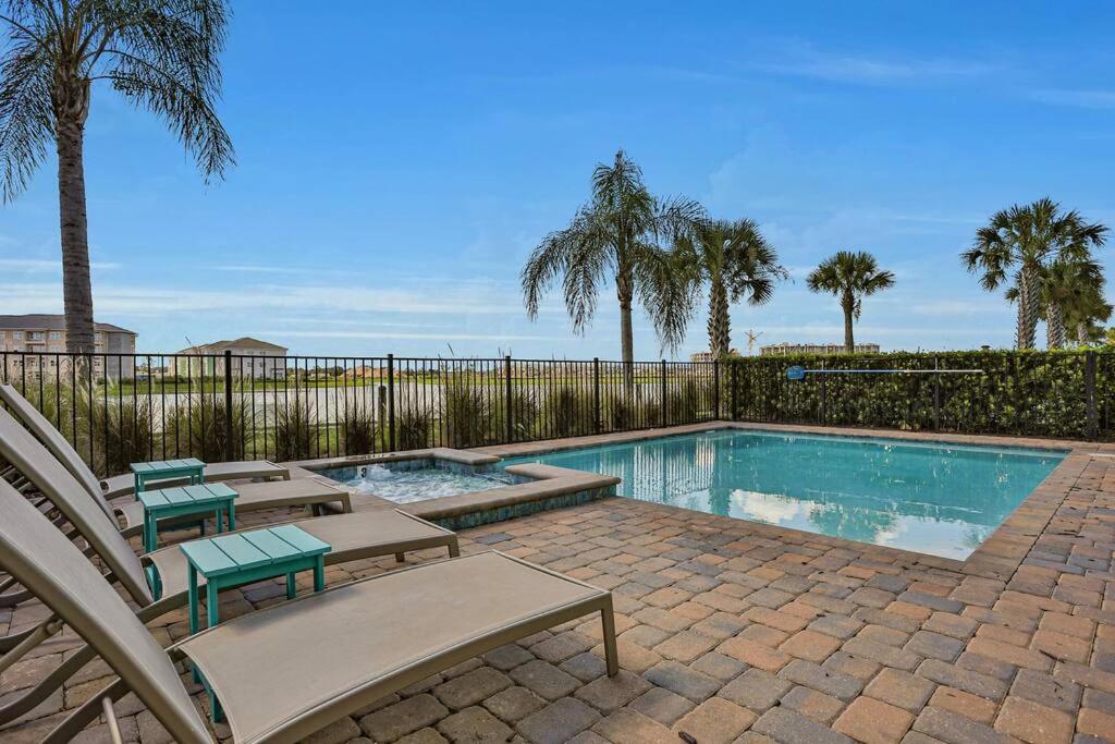 Margarita Manor - 8 Bedroom Pool - Spa Home with Amazing Sunset & Arcade