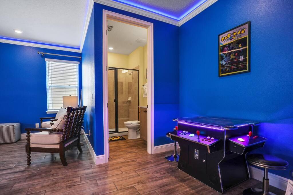 Margarita Manor - 8 Bedroom Pool - Spa Home with Amazing Sunset & Arcade