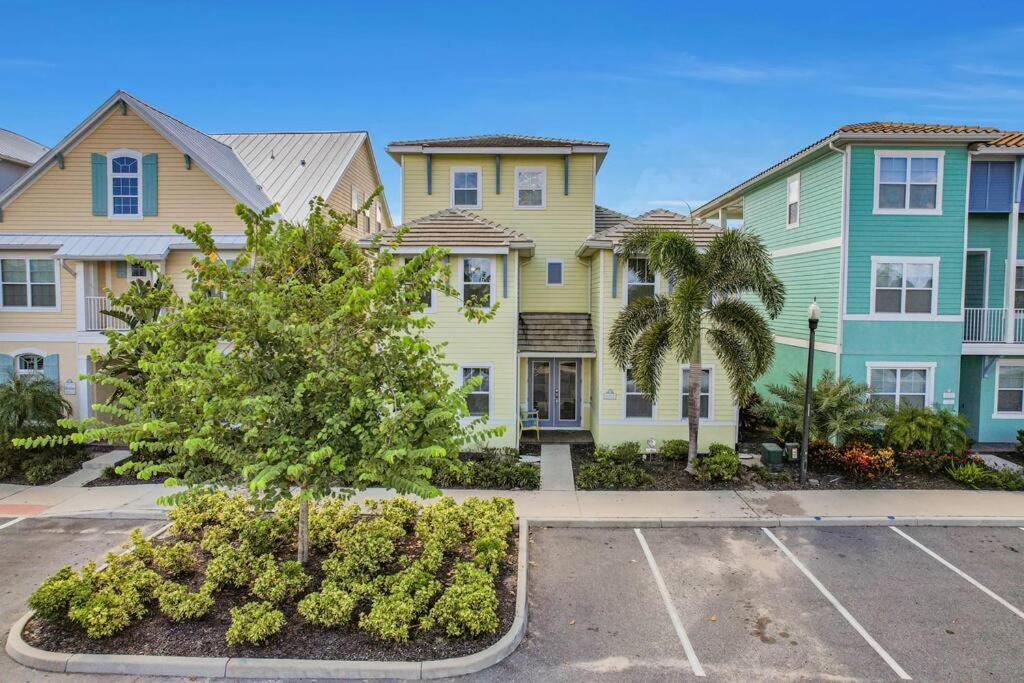Margarita Manor - 8 Bedroom Pool - Spa Home with Amazing Sunset & Arcade