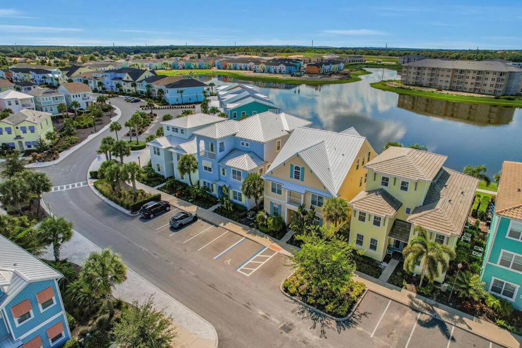 Margarita Manor - 8 Bedroom Pool - Spa Home with Amazing Sunset & Arcade