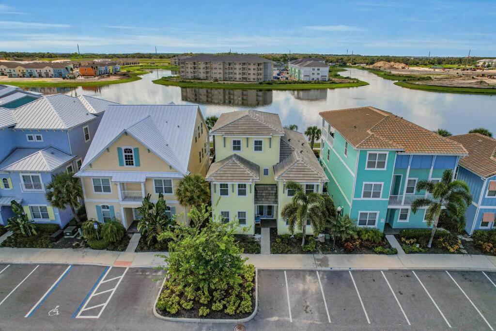 Margarita Manor - 8 Bedroom Pool - Spa Home with Amazing Sunset & Arcade