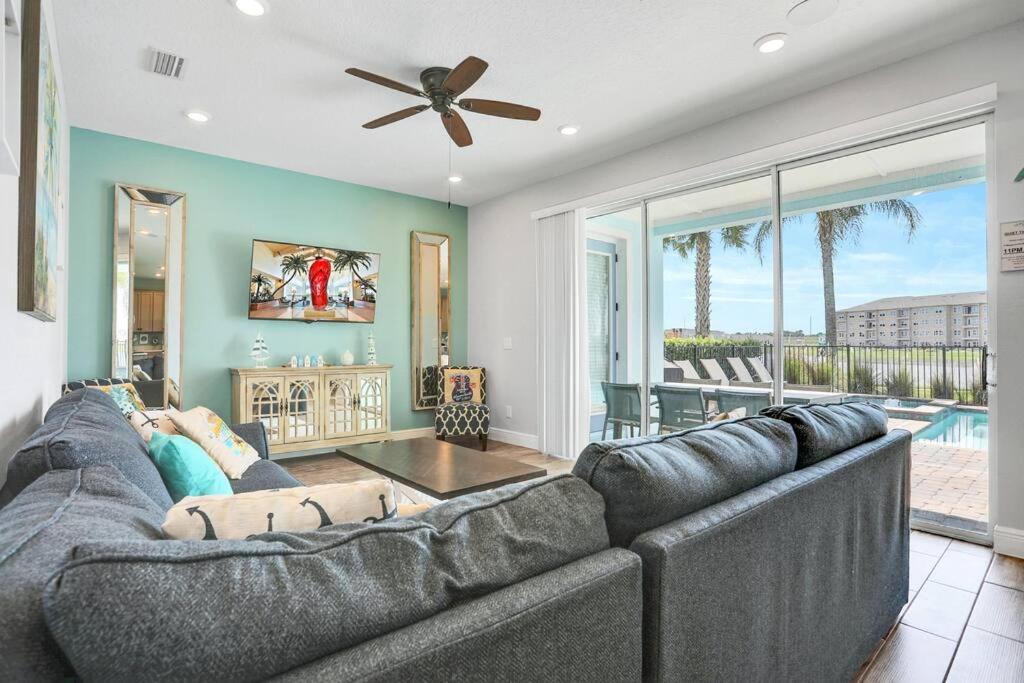 Margarita Manor - 8 Bedroom Pool - Spa Home with Amazing Sunset & Arcade