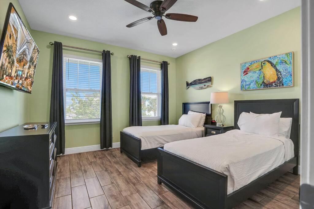 Margarita Manor - 8 Bedroom Pool - Spa Home with Amazing Sunset & Arcade