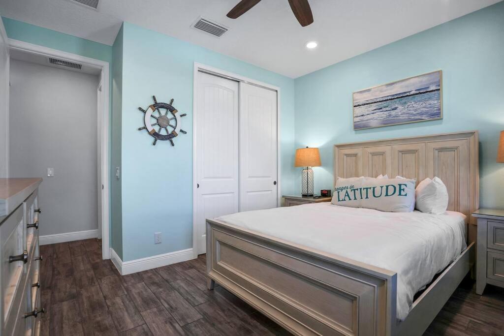 Margarita Manor - 8 Bedroom Pool - Spa Home with Amazing Sunset & Arcade