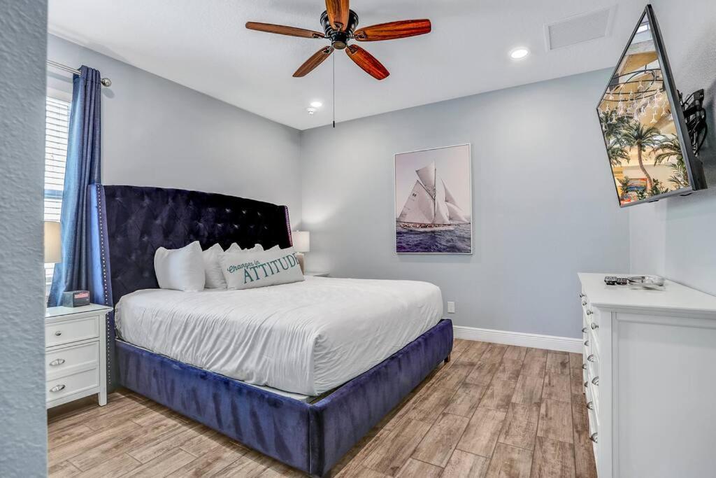 Margarita Manor - 8 Bedroom Pool - Spa Home with Amazing Sunset & Arcade