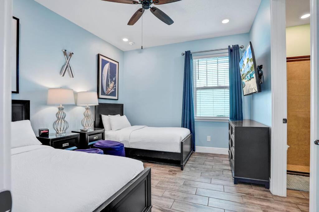 Margarita Manor - 8 Bedroom Pool - Spa Home with Amazing Sunset & Arcade