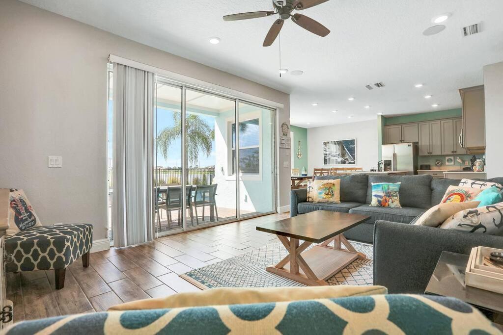 Margarita Manor - 8 Bedroom Pool - Spa Home with Amazing Sunset & Arcade