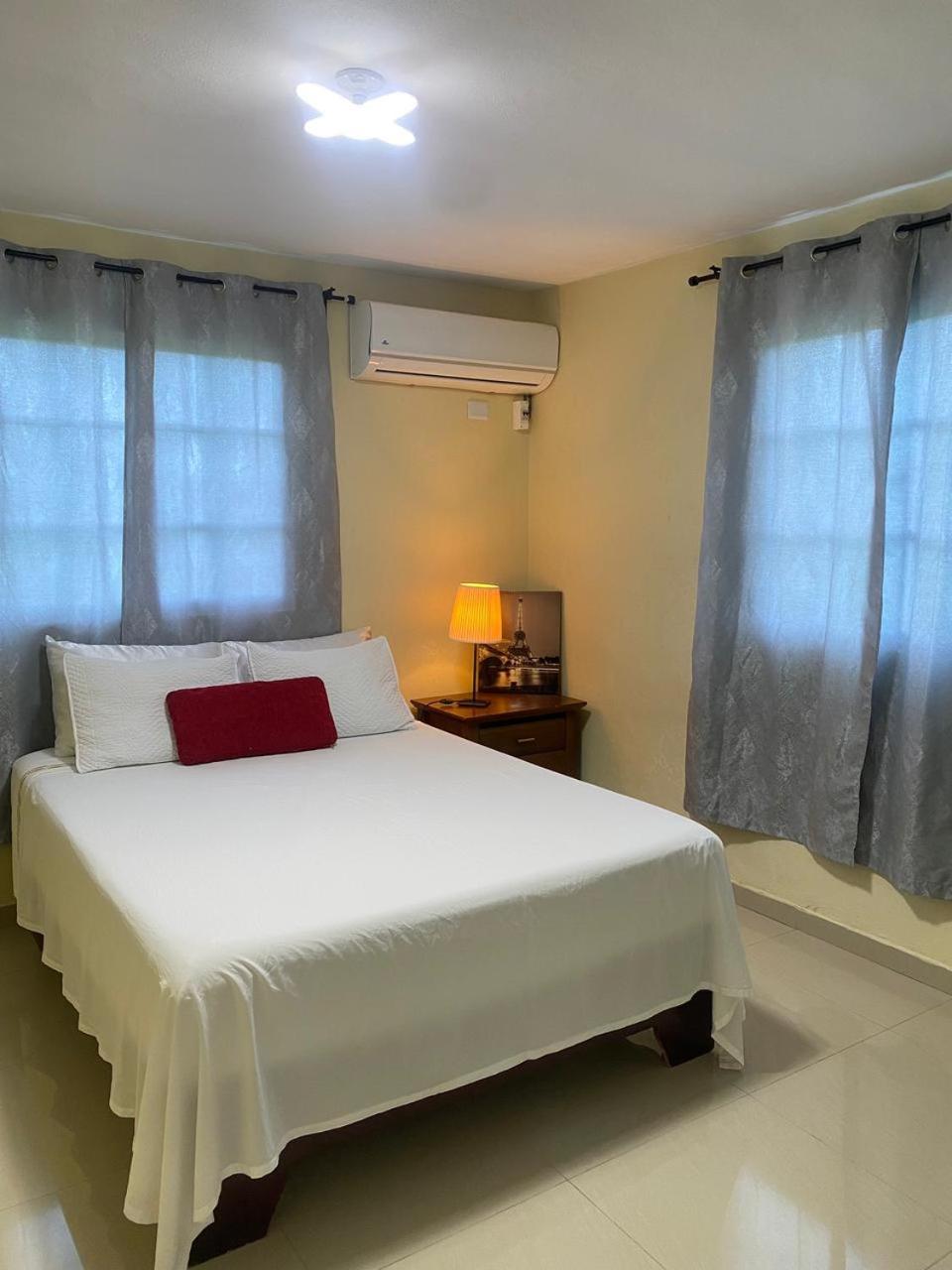 Tiny Apartment By Merengue House ,8 minutos airport view 4