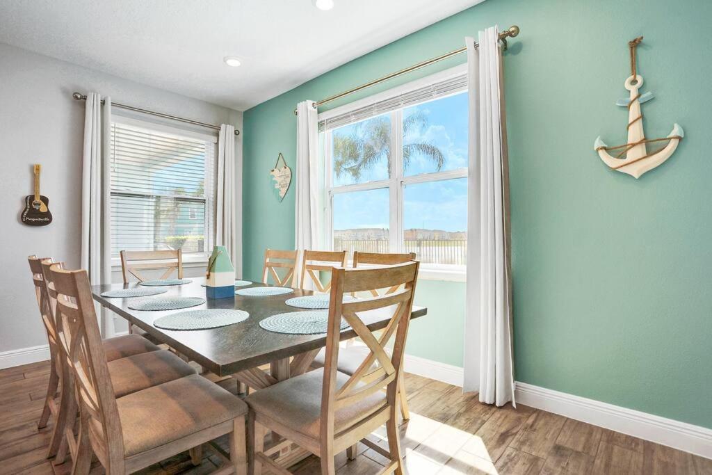 Margarita Manor - 8 Bedroom Pool - Spa Home with Amazing Sunset & Arcade