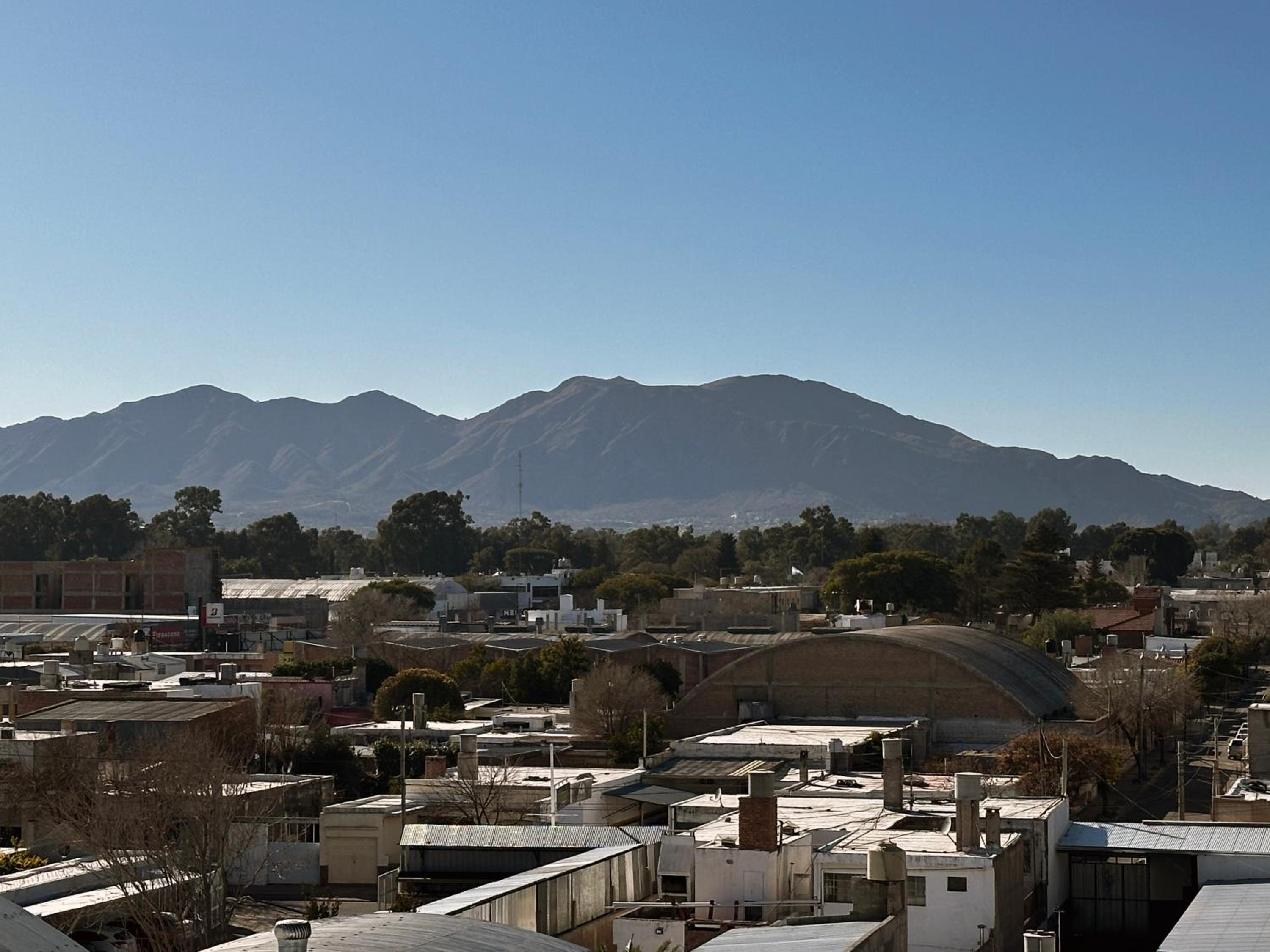 Un Departamento Cómodo con Vistas Increíbles a las Sierras