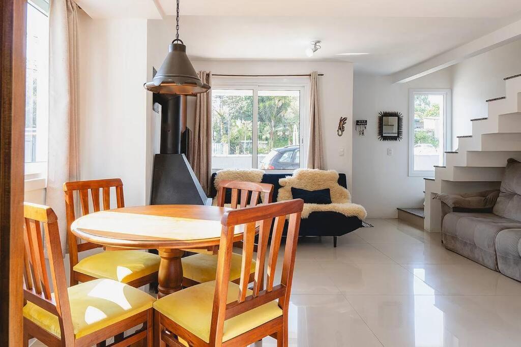 Casa duplex com lareira - Canela