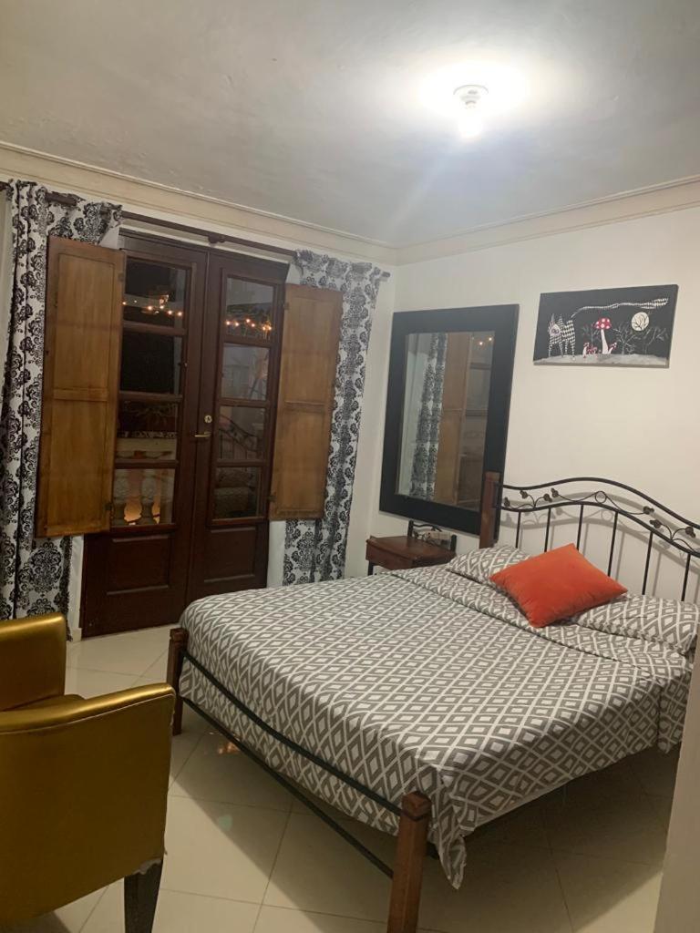 Colonial zone great location private room