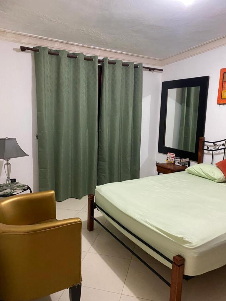 Colonial zone great location private room