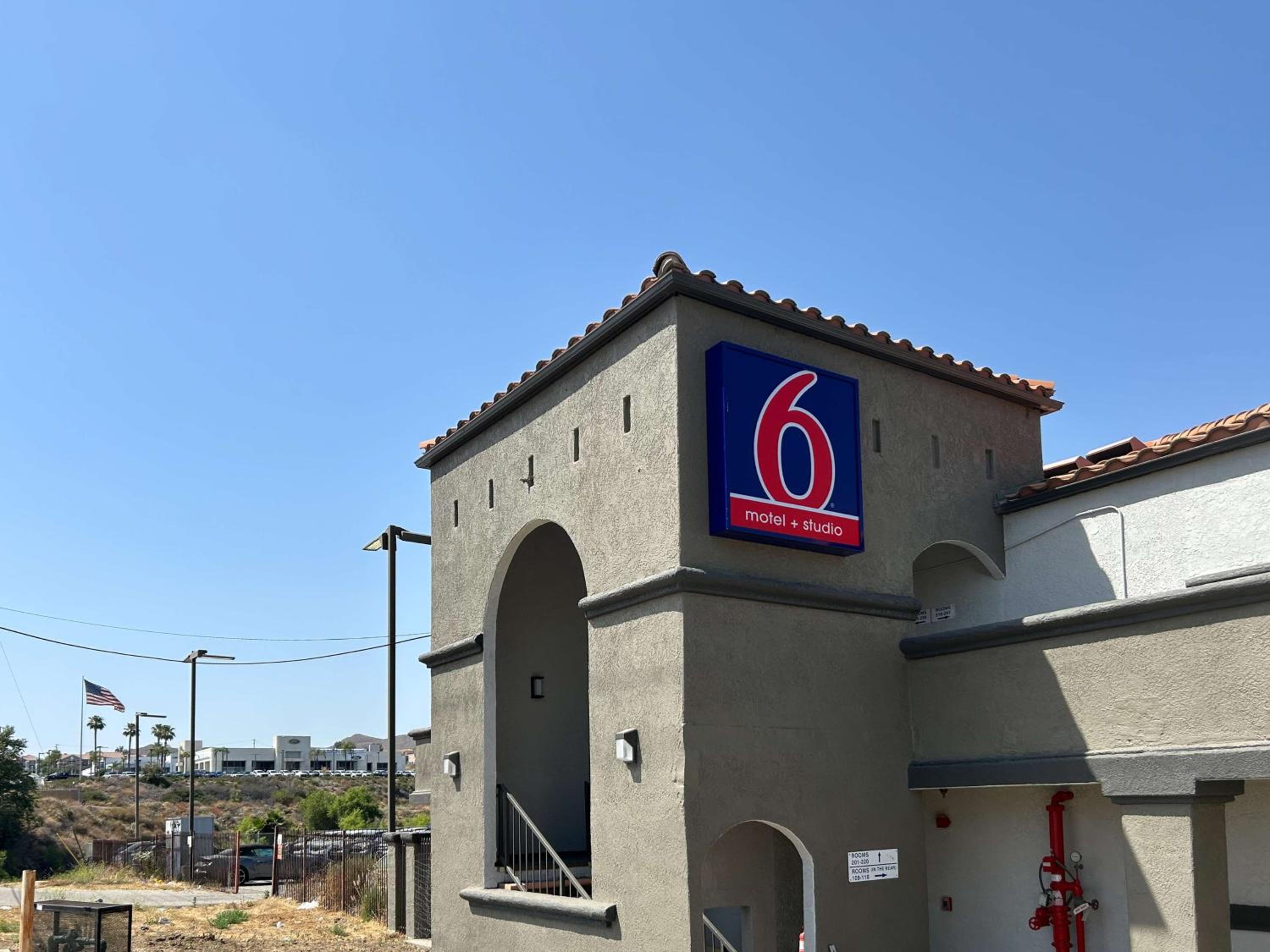 Motel 6 Lake Elsinore, CA - Property Image 10