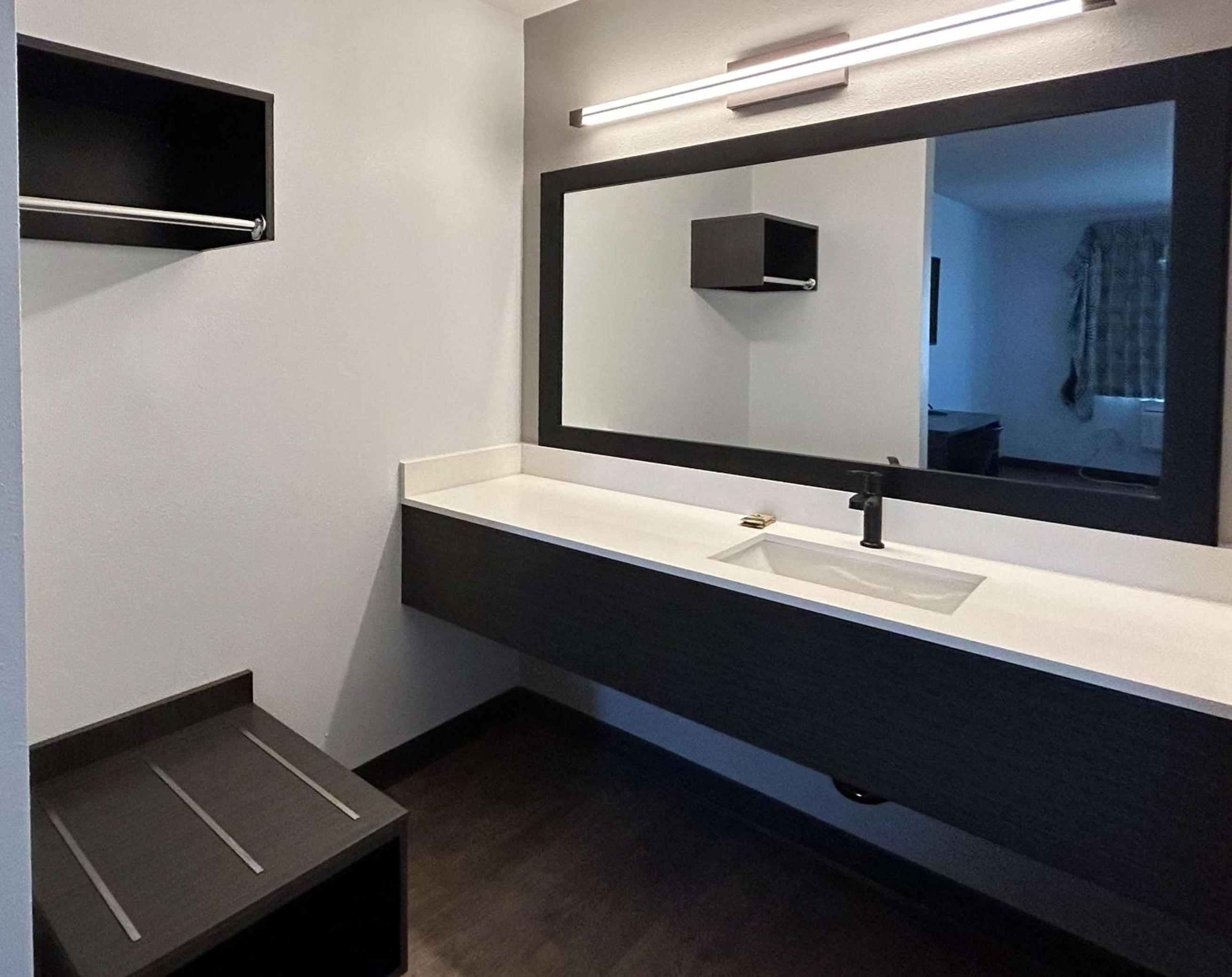 Motel 6 Lake Elsinore, CA - Property Image 15