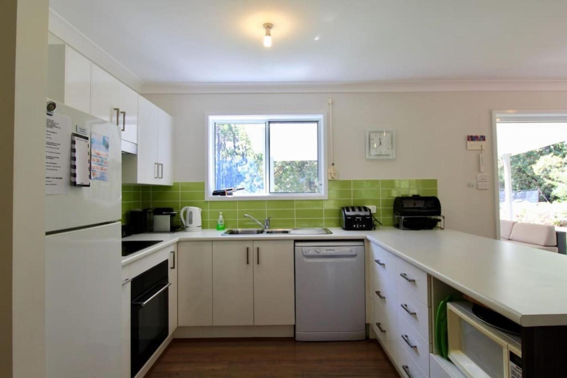 Wrights Beach Bungalow - Walk to the water