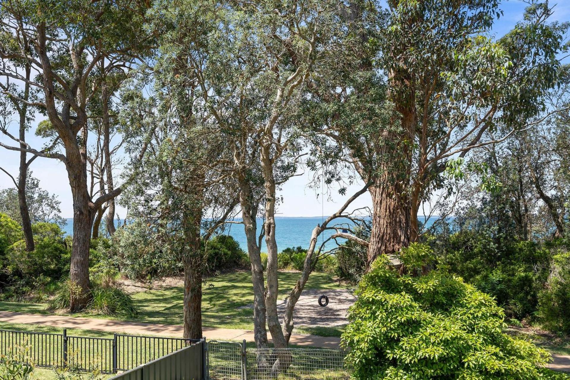 Sabia Beach House 2.0 - Beachfront - Sleeps 6