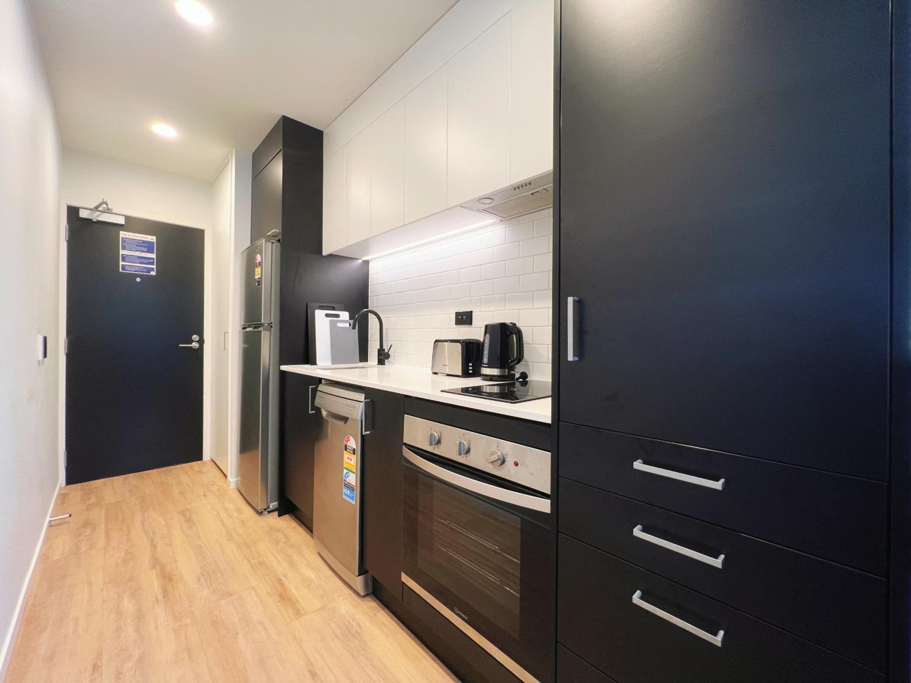 Comfy 1-bedroom studio in CBD view 2
