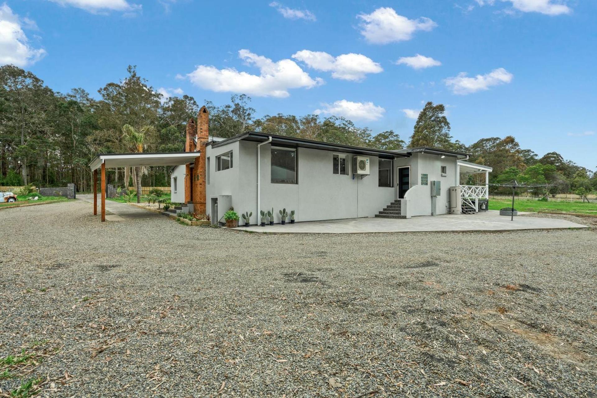 Holiday Homestead - Large Farm Stay Style Home