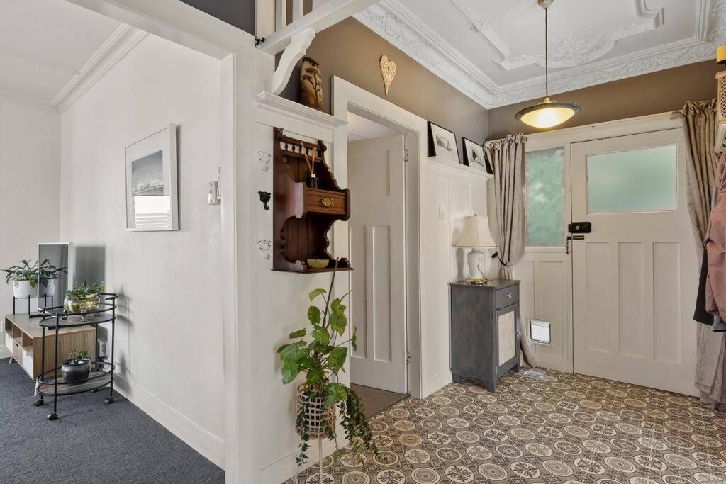 Cottage on Lynn view 4