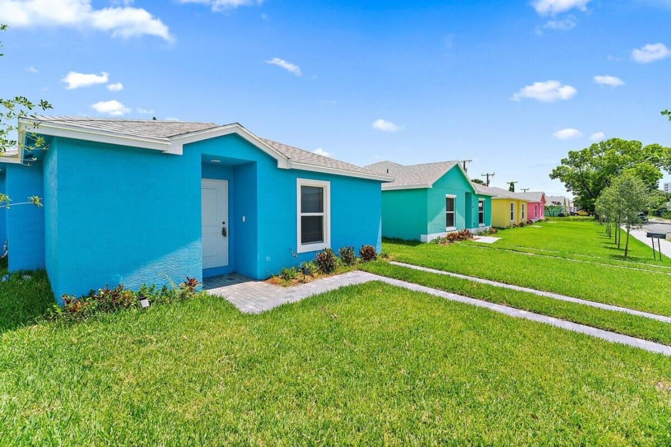 Modern Living 2-bedroom,2 Bath Home Downtown Wpb view 2