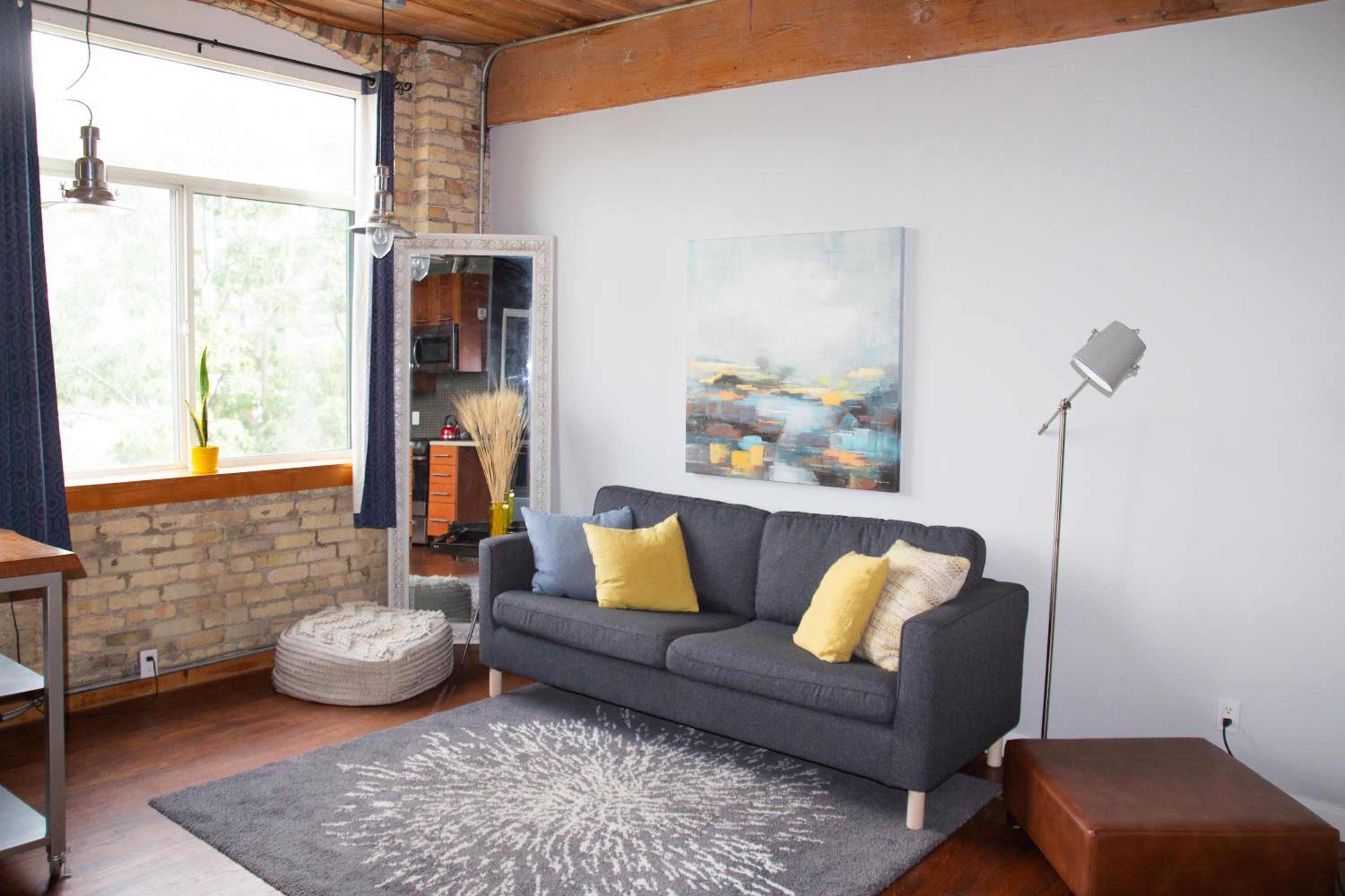 Cozy West End Studio