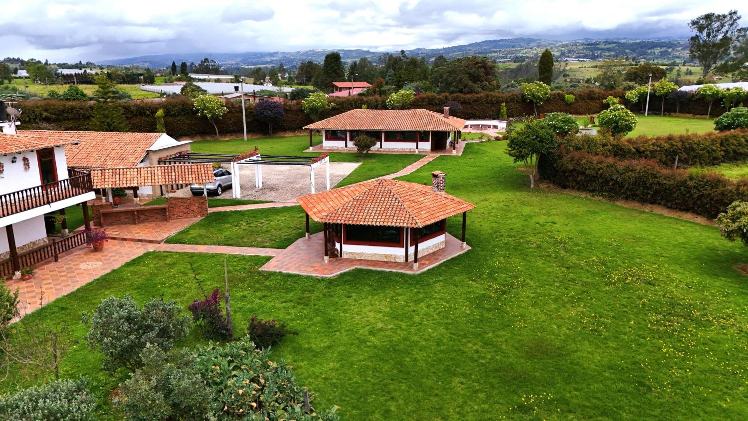 Villa Mariana - Casa Campestre Privada - Hasta 16 Personas