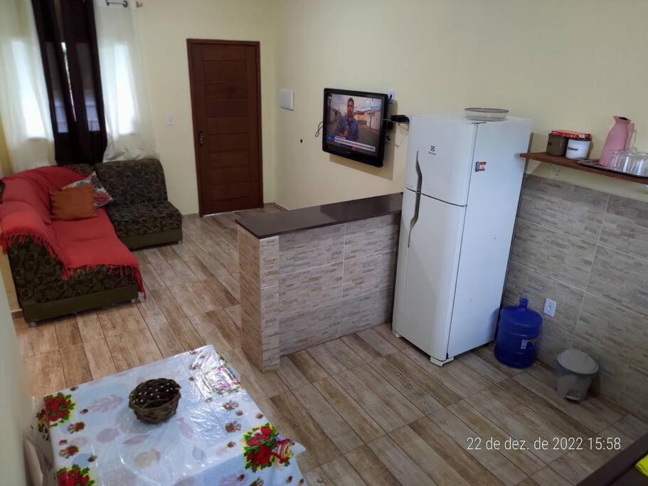 Casa, amplo terraço, churrasqueira, 8 pessoas