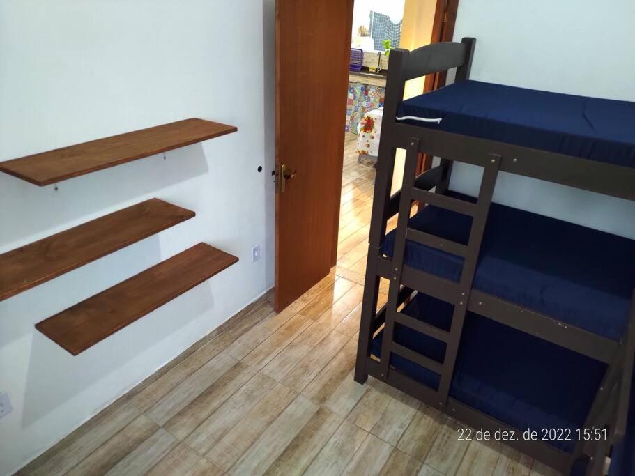 Casa, amplo terraço, churrasqueira, 8 pessoas