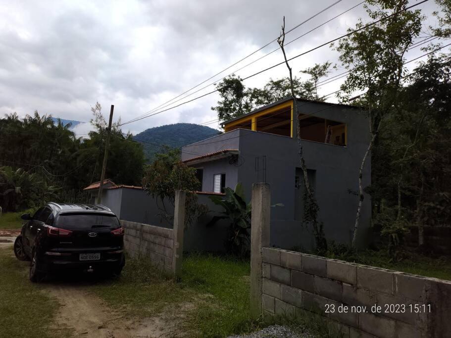 Casa, amplo terraço, churrasqueira, 8 pessoas