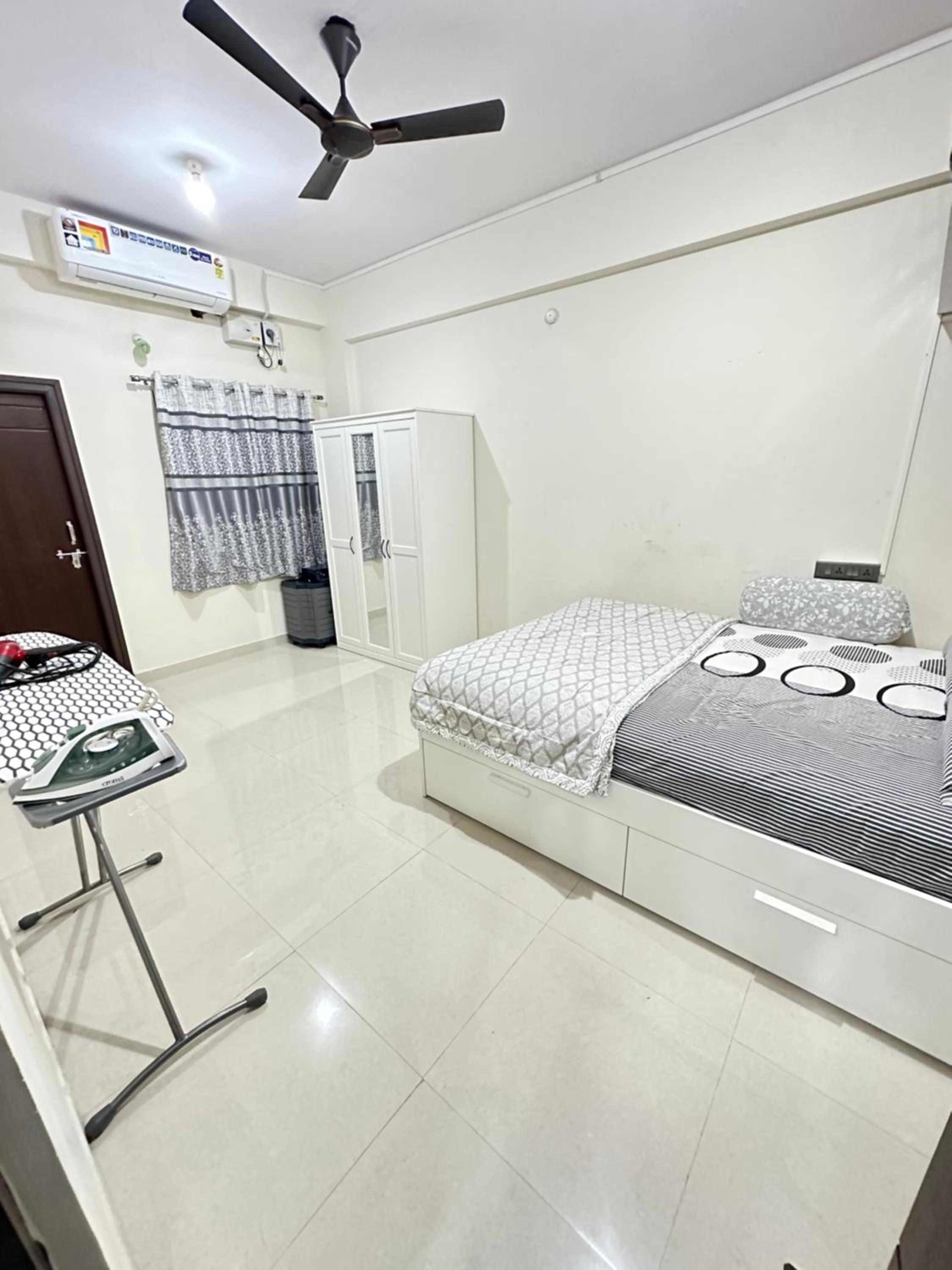 Elegant Central Apartment view 2