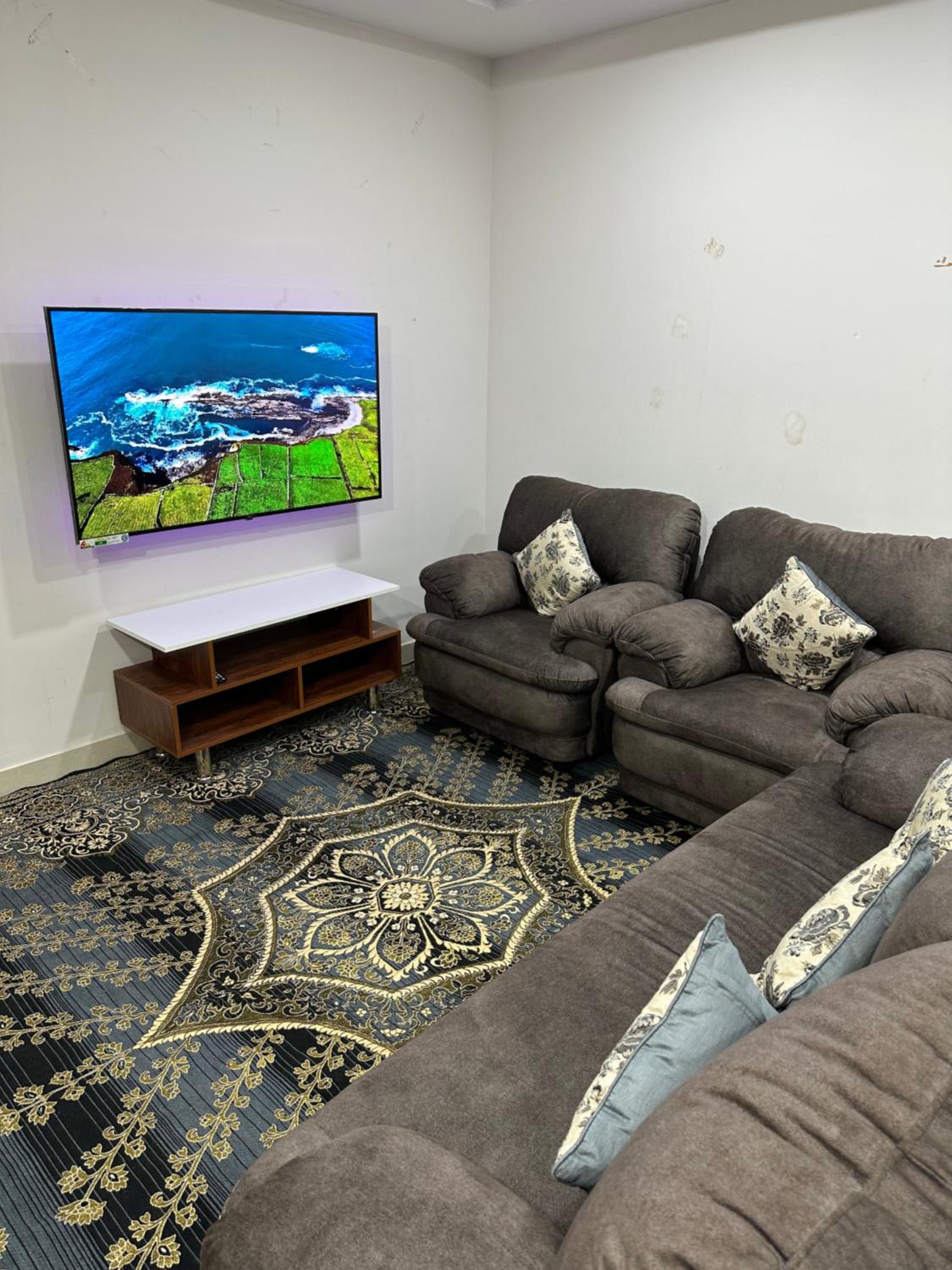 Elegant Central Apartment view 3