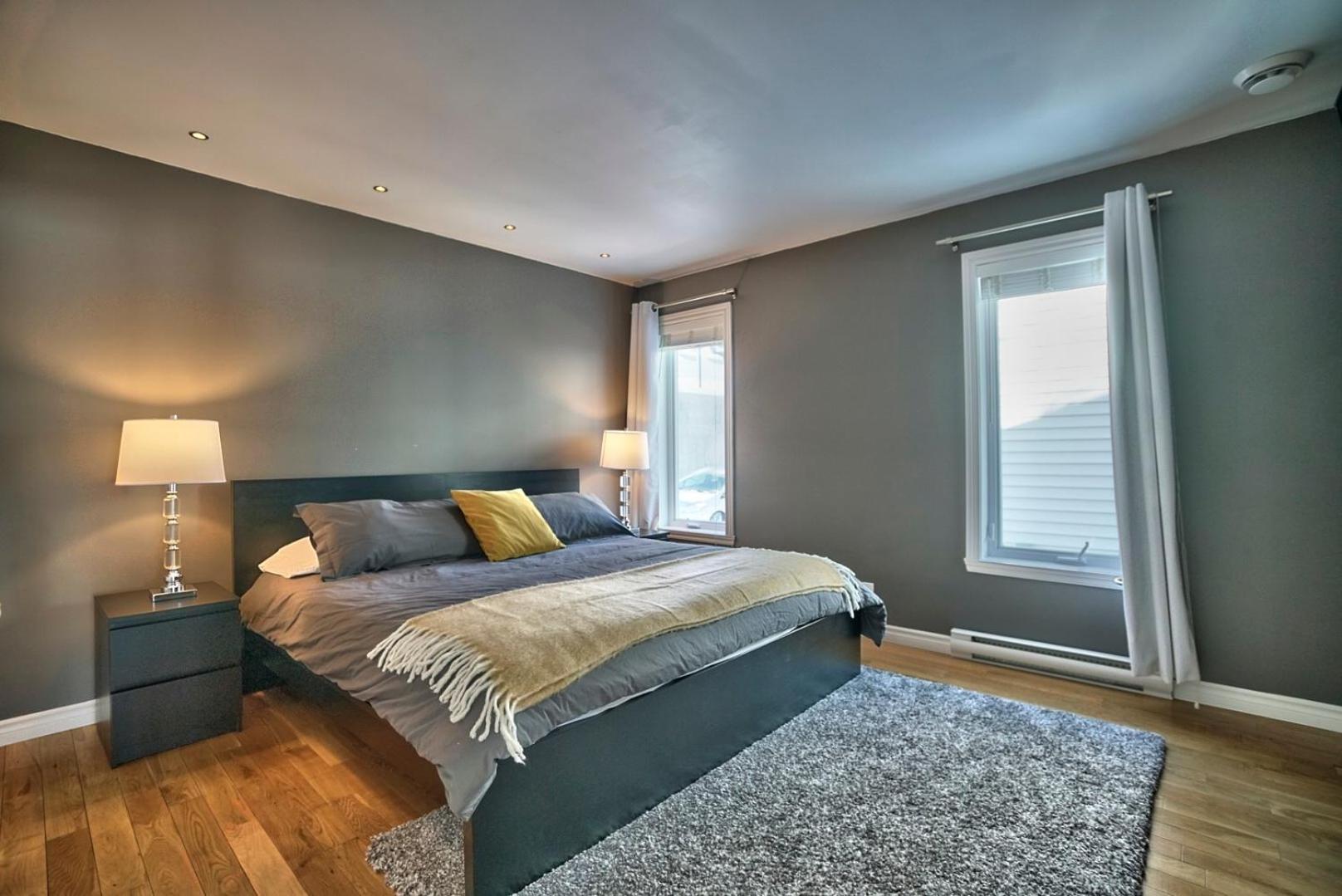 Dynamite 2-Bedroom House, Garage, Sleeps 6
