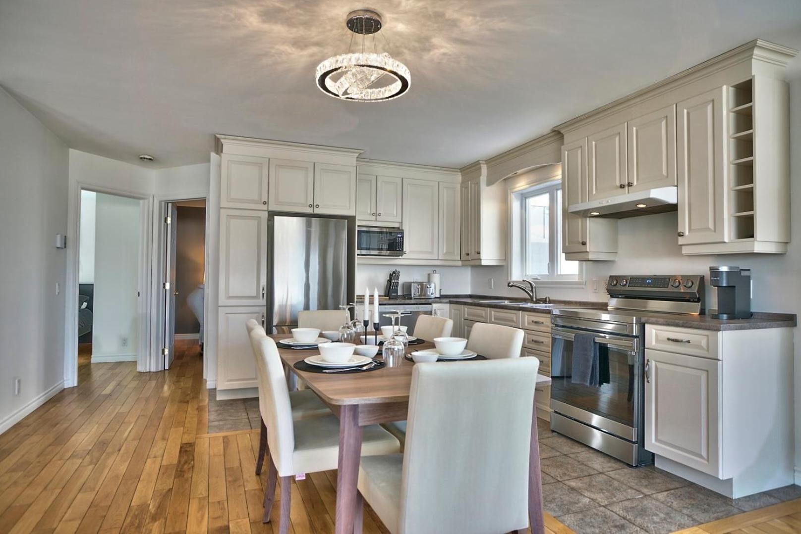 Dynamite 2-Bedroom House, Garage, Sleeps 6