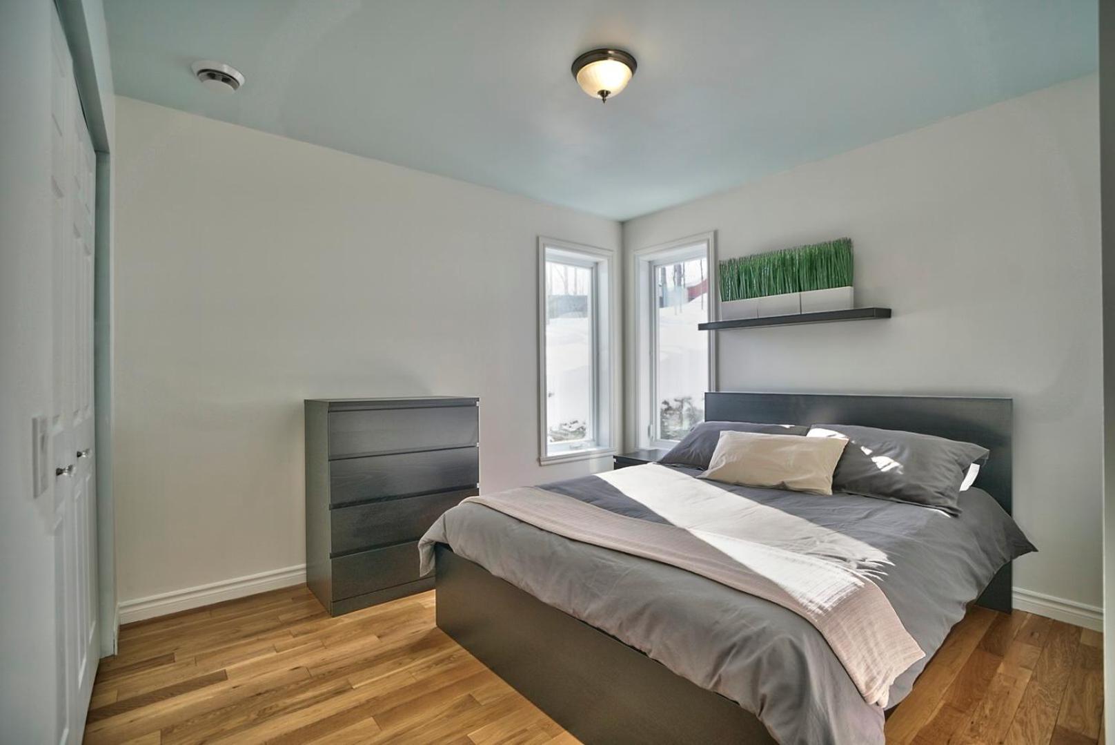 Dynamite 2-Bedroom House, Garage, Sleeps 6