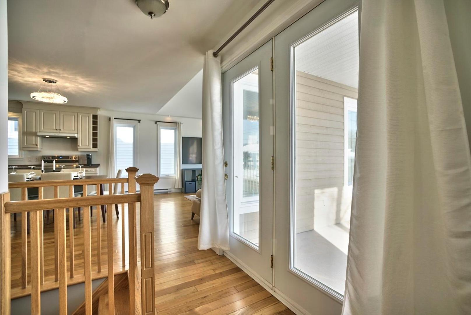 Dynamite 2-Bedroom House, Garage, Sleeps 6