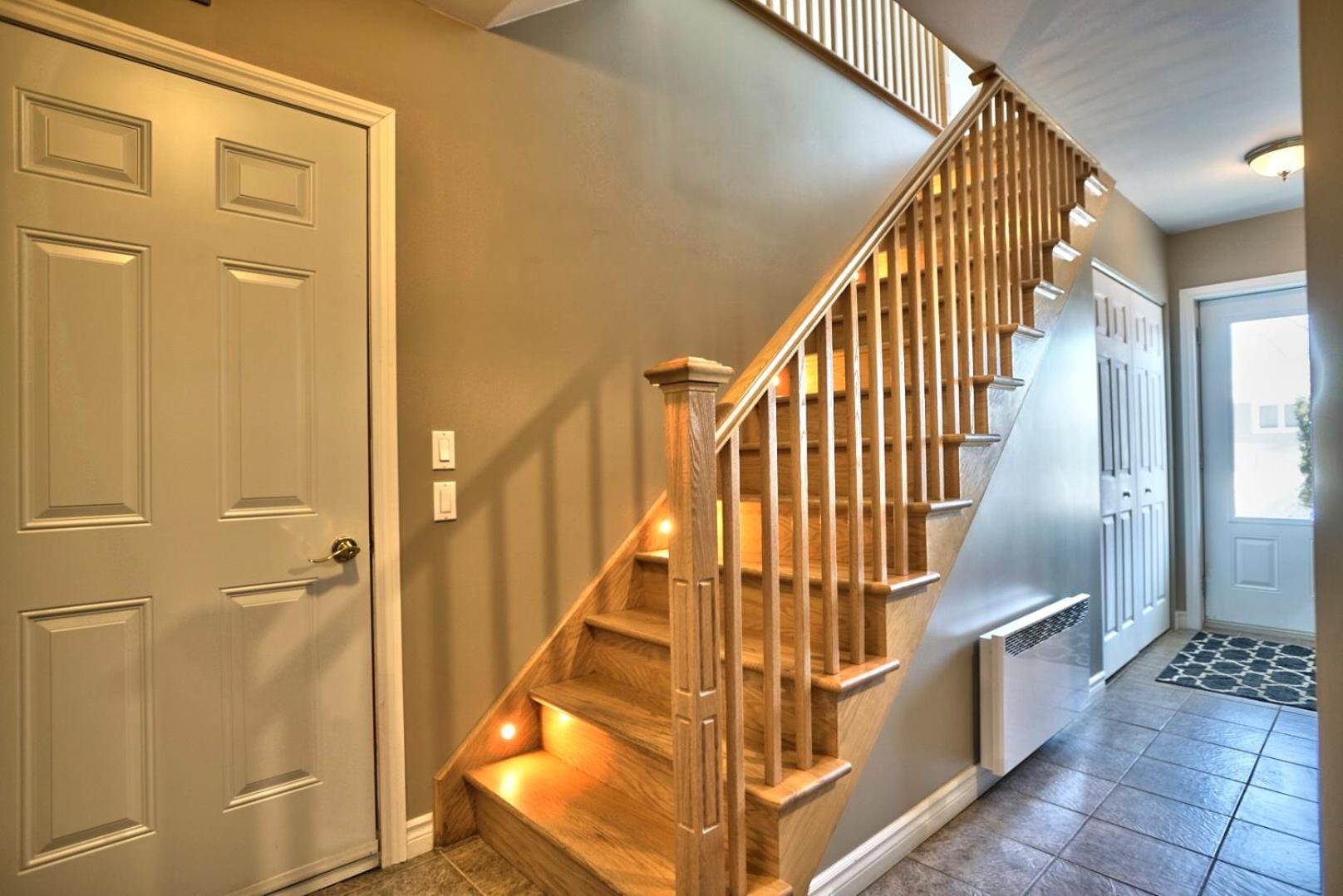 Dynamite 2-Bedroom House, Garage, Sleeps 6